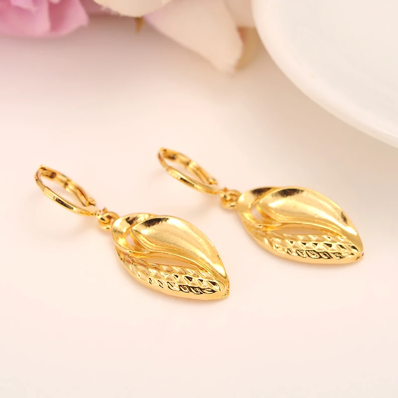 

Retro Metallic Gold Leaf Earrings For Women New Jewelry Fashion Wedding Party African Arab Jewelry Gifts