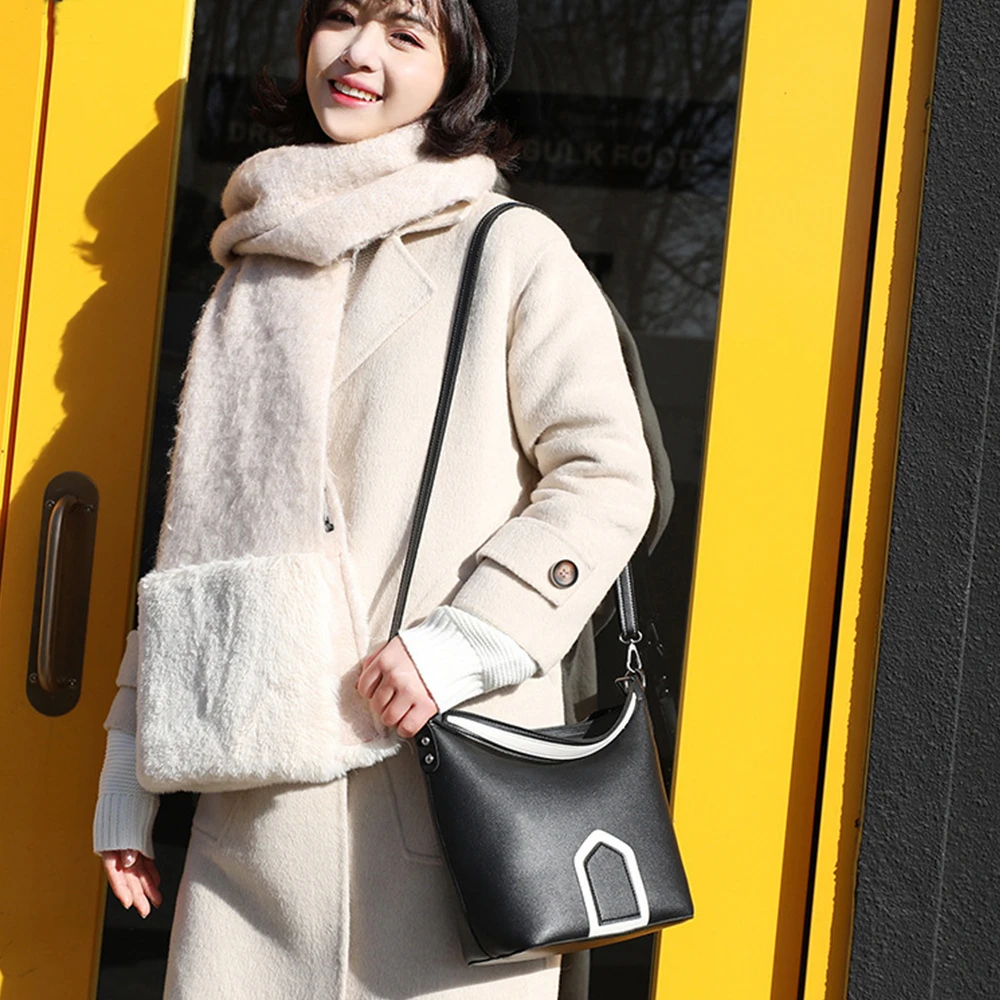 

Tide Bag Female 2020 Spring and Summer New Fashion Hit Color Messenger bag Ptgirl Wide shoulder Strap Bucket Bag