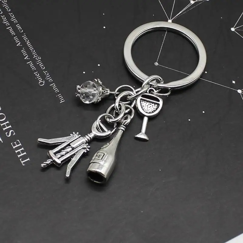 Брелок для ключей с красным бокалом |