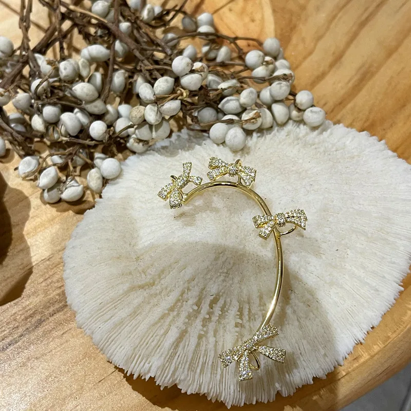 

Изысканные серьги-клипсы с микро цирконием, клипсы для ушей, сверкающие серьги-клипсы с бантом, позолоченные украшения для женщин