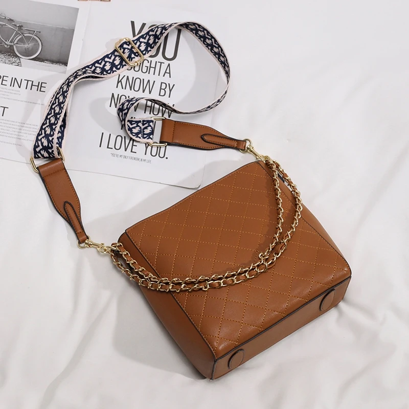 

2021 New Woman Shoulder Bag High Quality Handbag Large Capacity Shopping Bag Fashion Tote Bag PU Chain Messenger Bag Luxury Bag