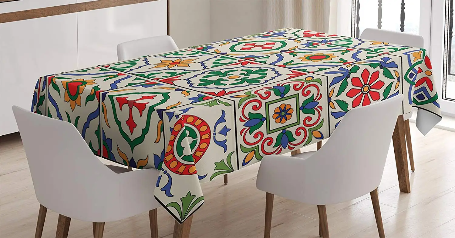 Марокканская скатерть с великолепным классическим узором из листьев цветов