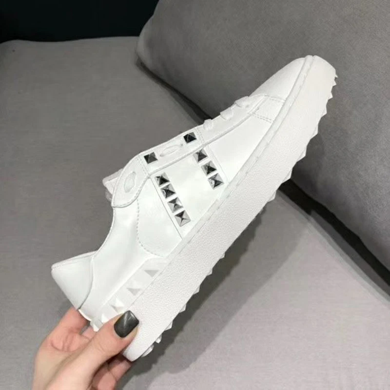 2021 кожаные белые туфли с заклепками дышащие повседневные спортивные кроссовки