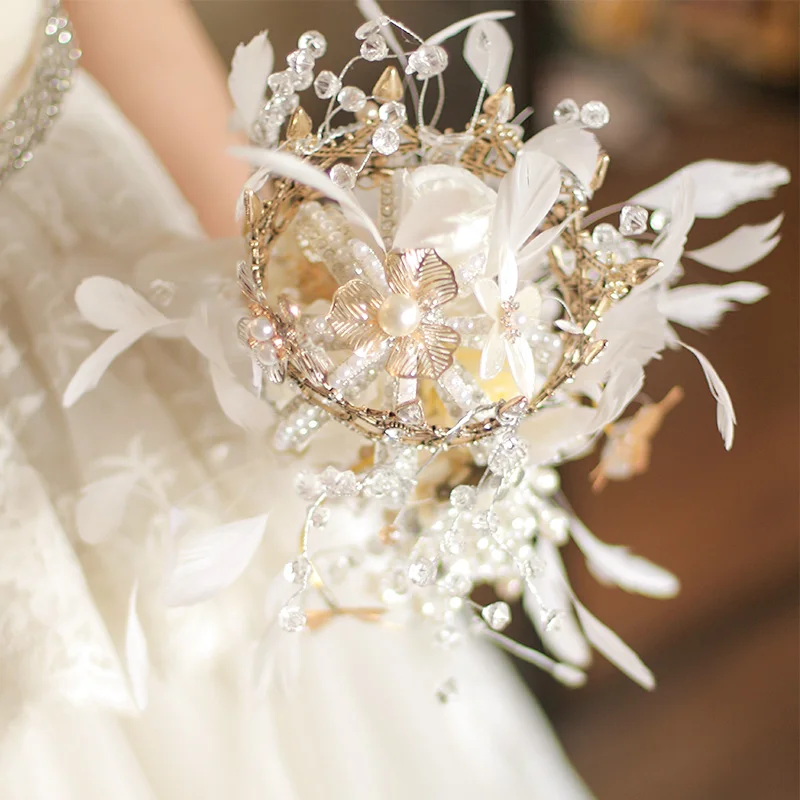 IFFO Bride Holding Flower Rose Crystal Bouquet Feather Pearl Crown Scepter Wedding Custom Handmade Luxury | Свадьбы и торжества