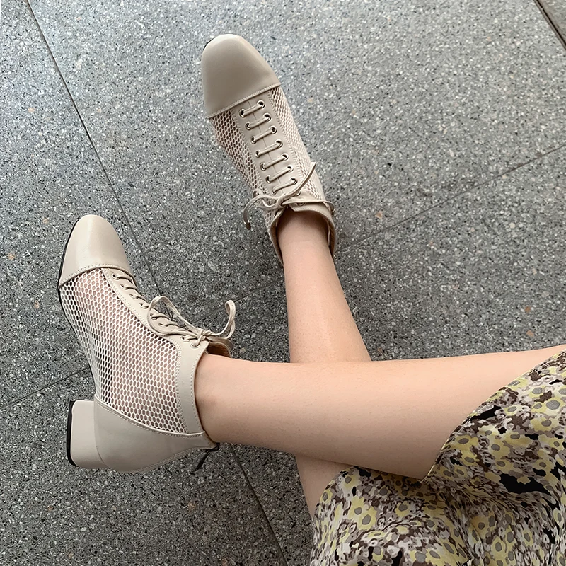 

All Melody/женские ботинки; Сезон весна-осень; Современные сетчатые туфли на среднем каблуке с квадратным носком; Цвет черный, белый, бежевый; Бол...