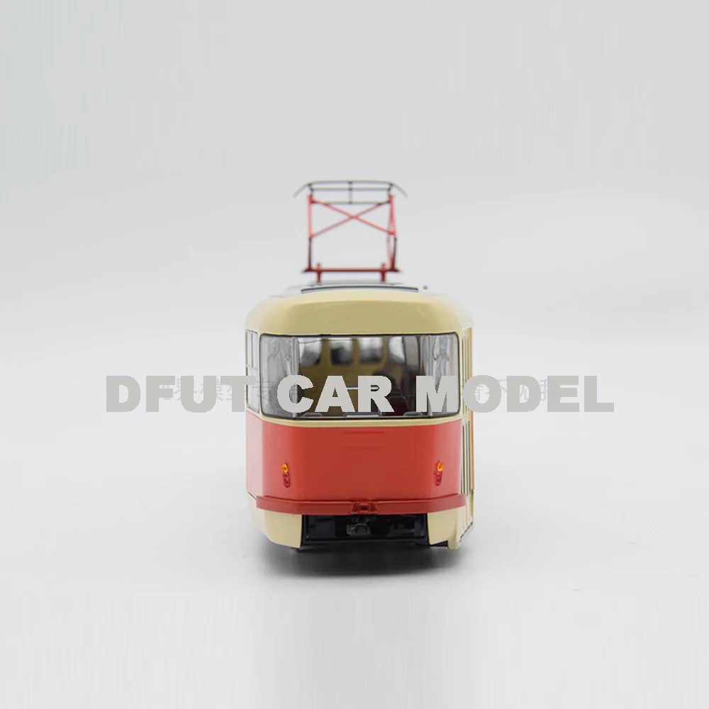 Литая модель автомобиля из сплава 1:43 детского игрушечного оригинальная коробка