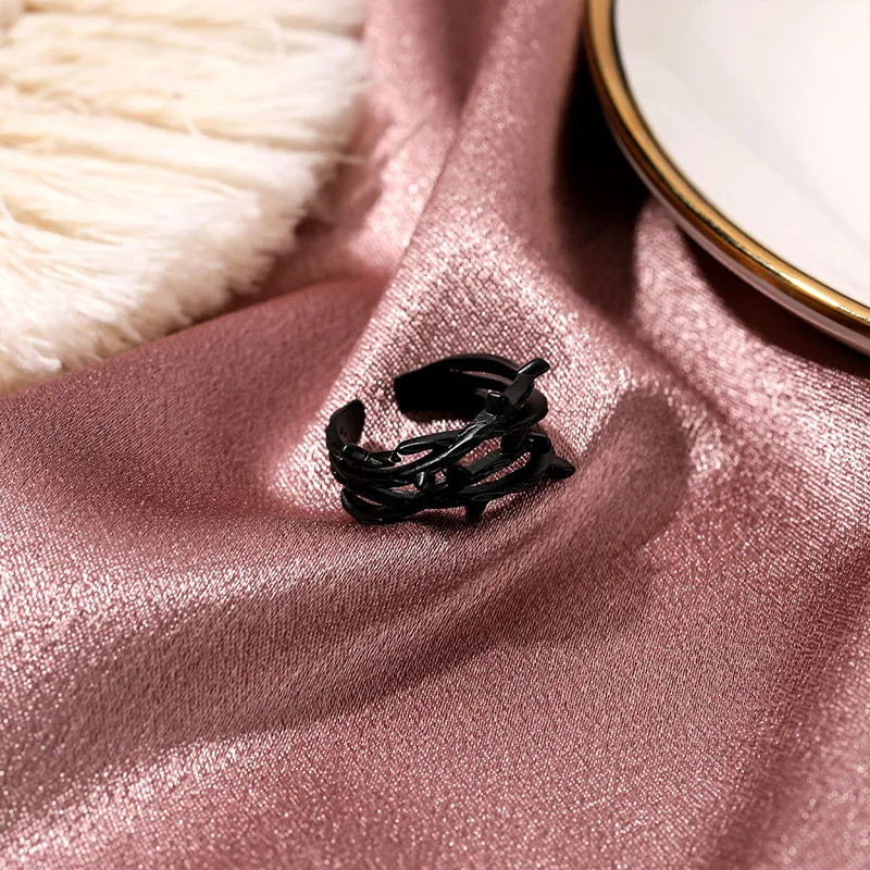 Женское многослойное кольцо на указательный палец простое черное с изменяемым