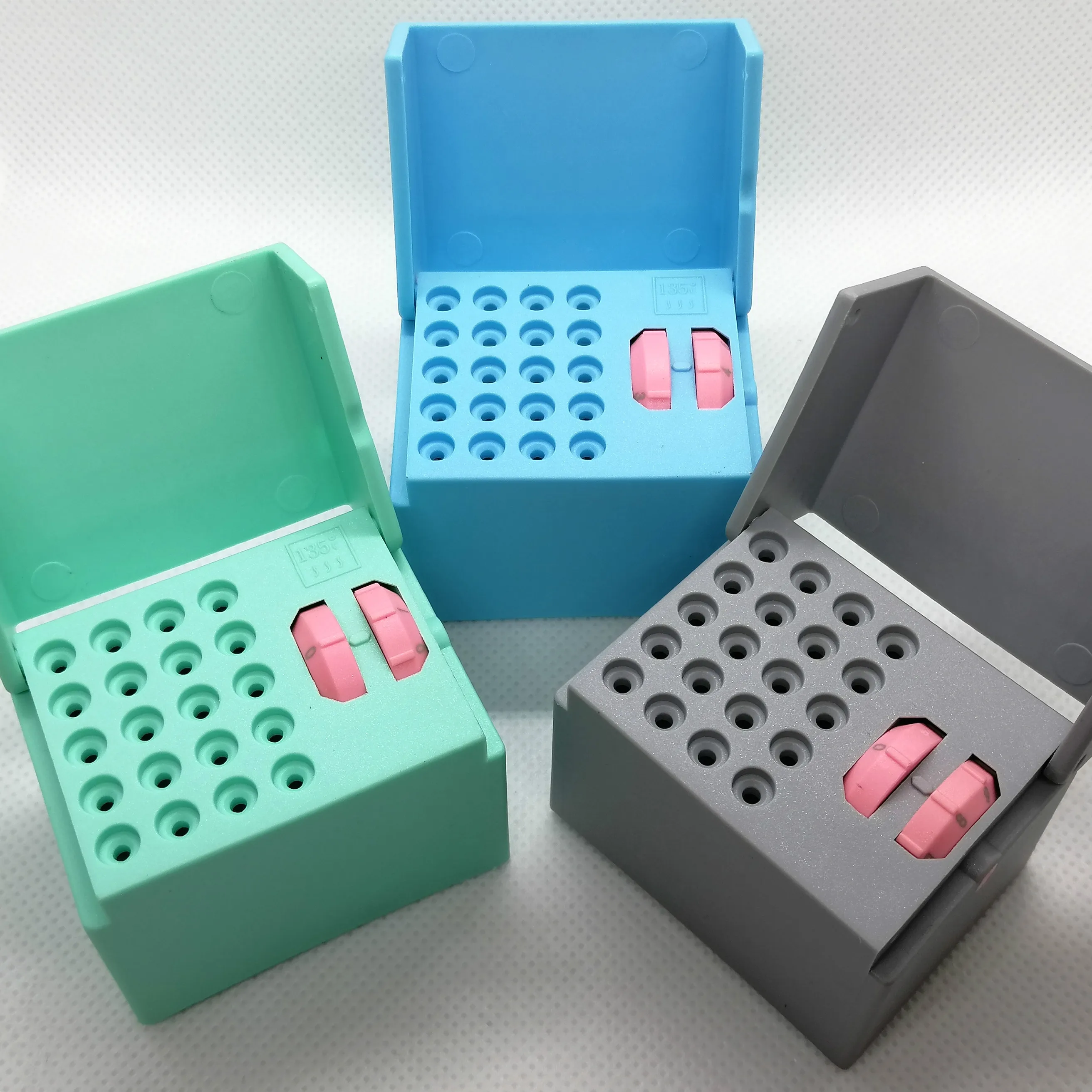 Эндододонтическая коробка для стерилизации пилок с счетчиком (49 раз/цикл)