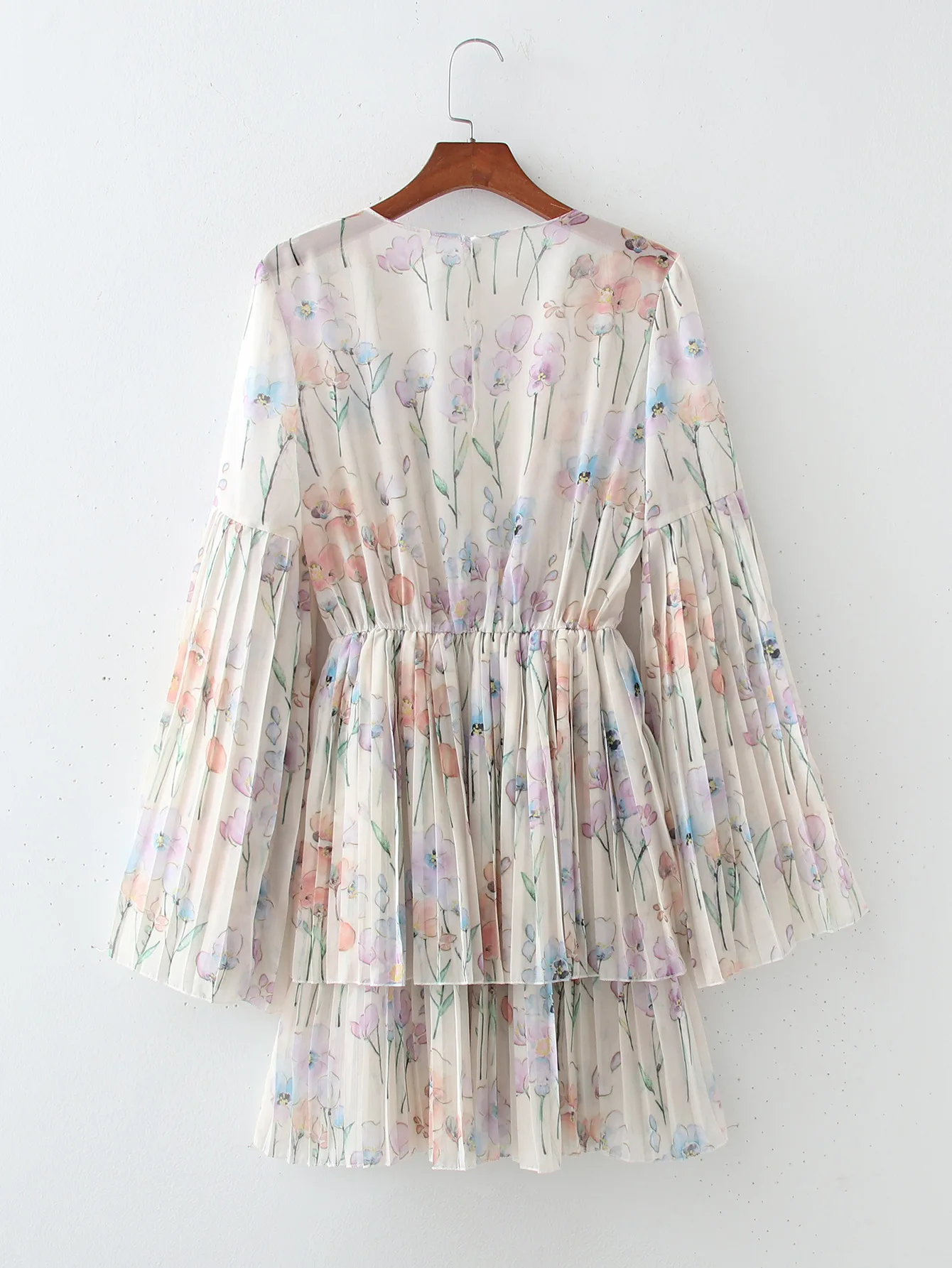 

FOLOBE 2021 Summer Sexy Print Dresses Women V-neck Flare Sleeve Pleated A-line Chiffon Mini Dress Beach Dress Female