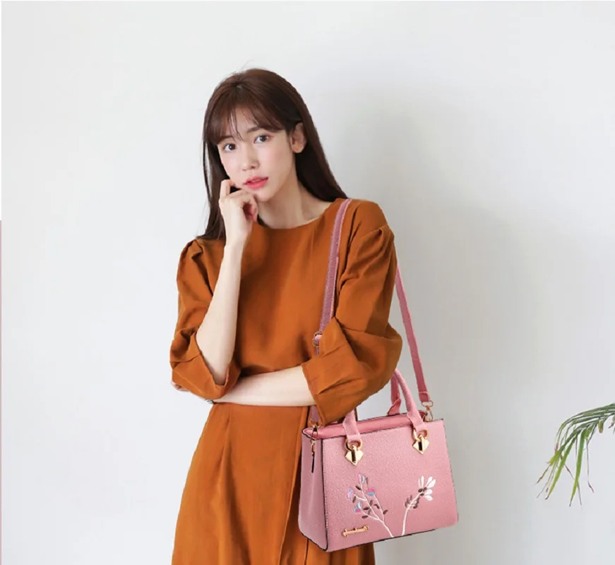 

Shoulder Crossbody Bags 2021 Women'S Brand Leather Embroidered Luxury Designer Handbag Off White Red Pink Black Ladies Tote Bags