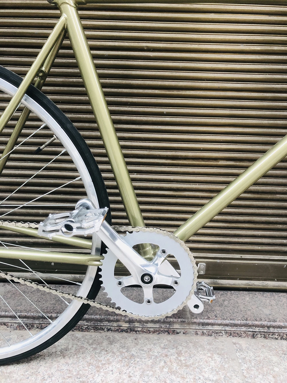 Шоссейный велосипед в стиле ретро Золотая рама 700C фиксированная передача