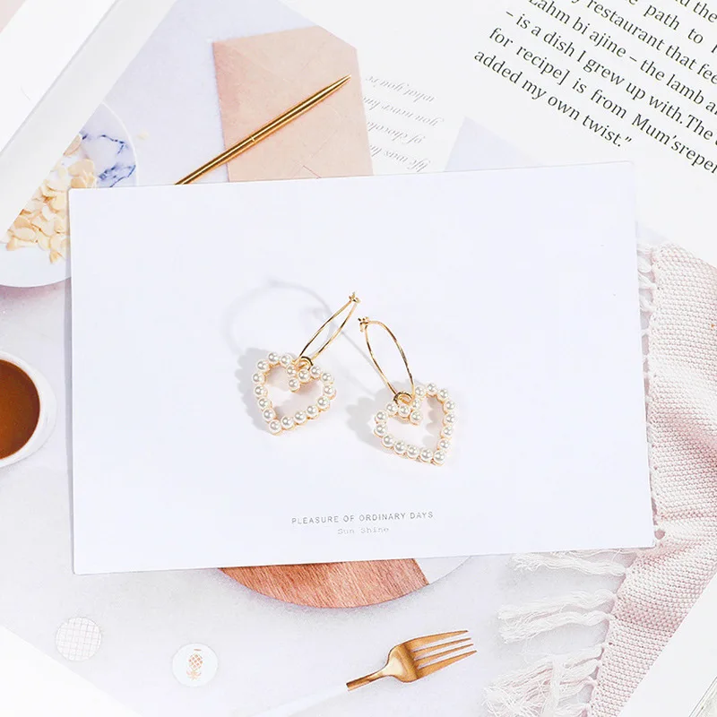 Женские серьги-подвески в форме сердца золотого цвета с жемчугом | Украшения и