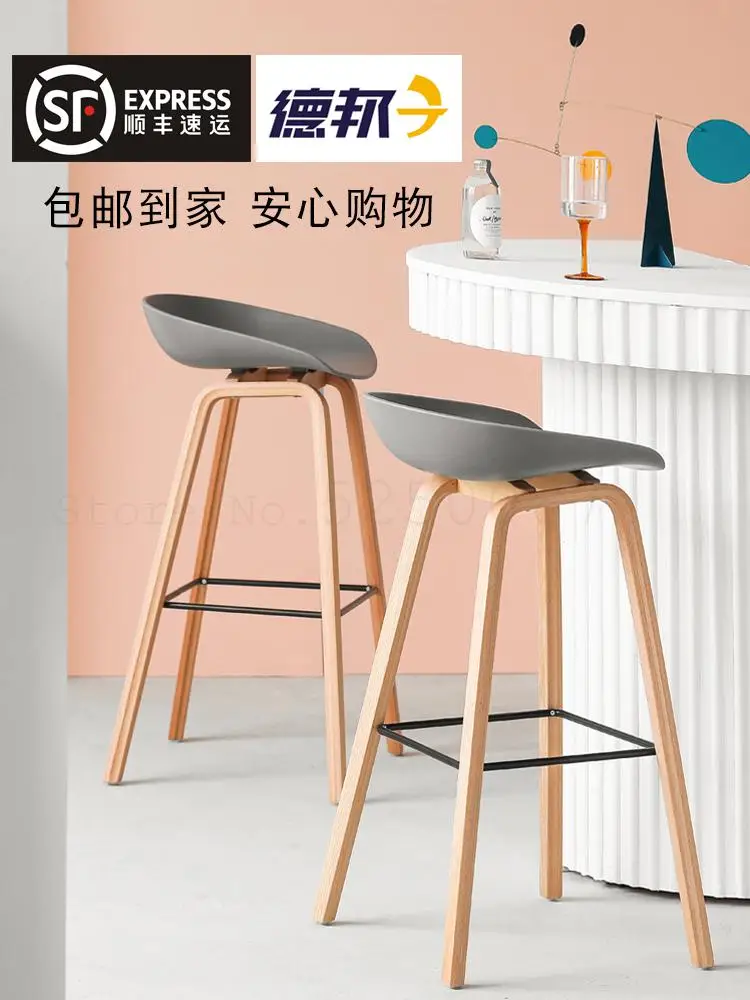 Современный и сдержанный барный стул из массива дерева скандинавский креативный
