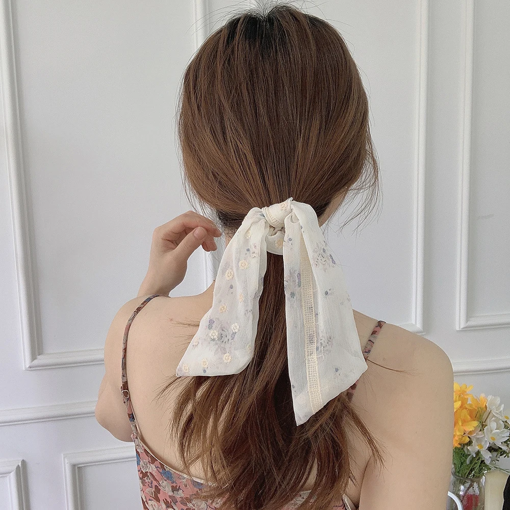 Резинка для волос женская с цветами и клубничками эластичная заколка хвоста