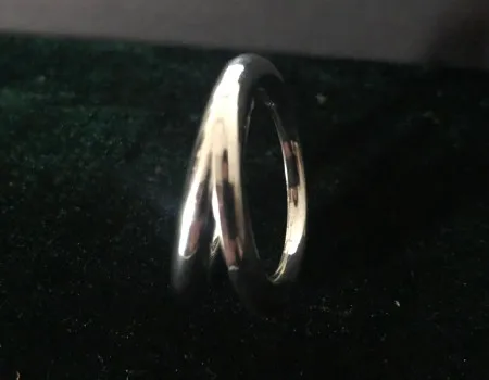

Ellis Ring Magic Tricks Close Up Magia Penetrate Vanish Magie Mentalism Illusions Gimmick Prop Pass Through Magica for Magicians