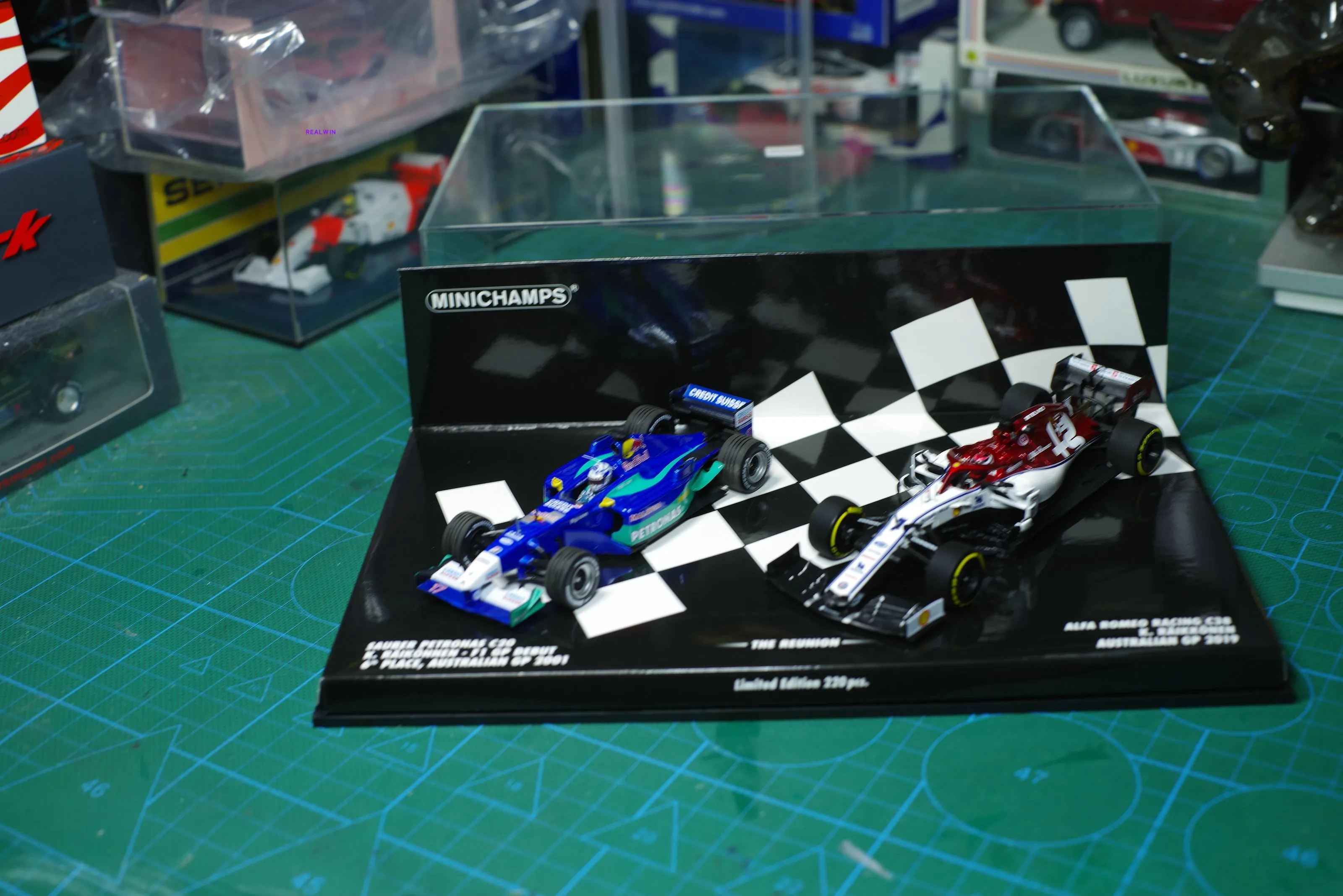 

1/43 Sauber Team KIMI Raikkonen Set C20 & C38 F1 Car Model Collection With Original Box