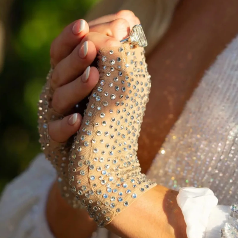 Paris Hilton Gloves Wedding Bridal Shiny Rhinestones Gloves White Black Nude Tulle Gloves Fingerless Transparent Goves for Woman