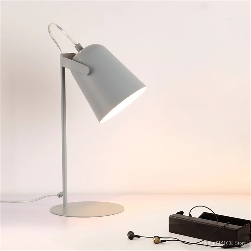 

Современная настольная Светодиодная лампа в скандинавском стиле, простой прикроватный светильник для спальни, гостиной, кабинета, железны...
