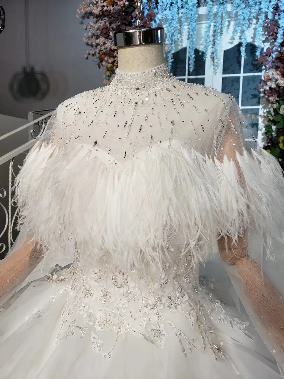 2019 Luxuy Cystals Top Feathers Wedding Dress Sexy Transparent Layers Skirt Puffy Ball Gown Bridal Gown Custom Made Ball Gown