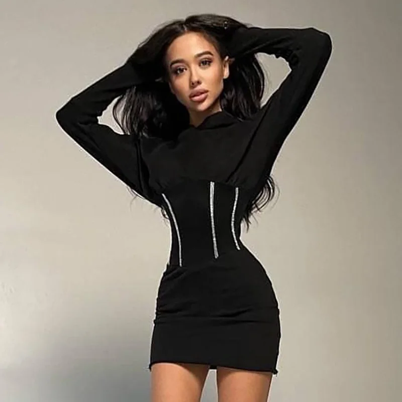 

Женское мини-платье с длинным рукавом и капюшоном, в рубчик