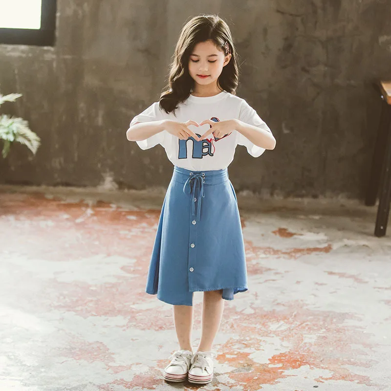 Комплект для девочек из 2 предметов белая футболка и джинсовая юбка летняя