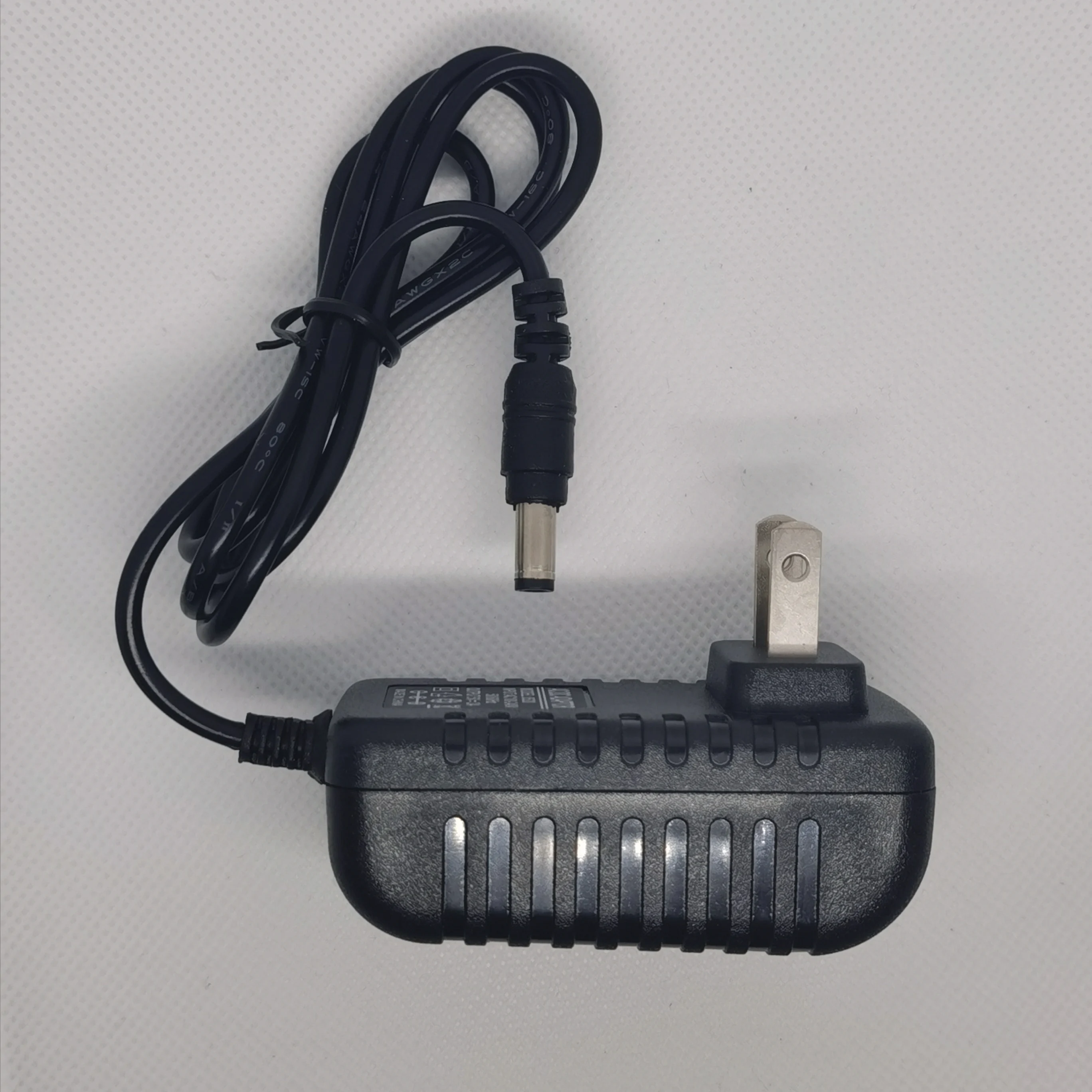 Универсальное зарядное устройство для светодиодной ленты 5 В 2 А 110-240 переменного