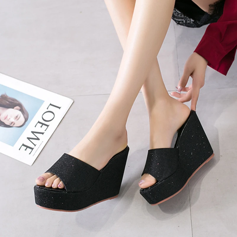 Женские шлепанцы повседневные на танкетке Шикарная женская модная обувь высоком