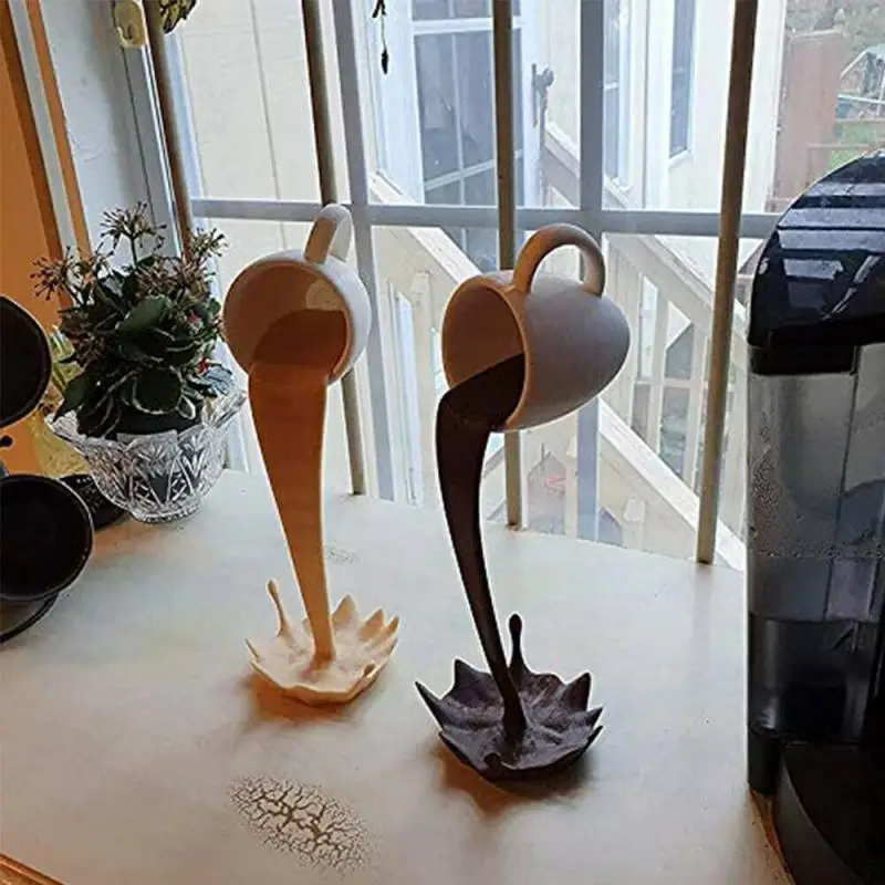 

1Pcs Floating Spilling Coffee Cup Sculpture Kitchen Decoration Spilling Magic Pouring Splash Creative Coffee Mug Home Decoration