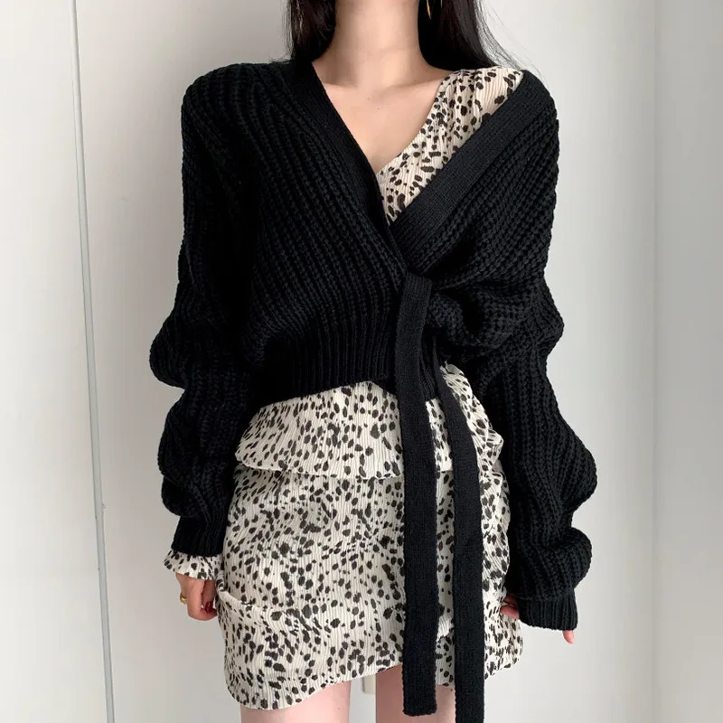 

Корейский шикарный женский осенний мягкий фиолетовый белый V-образный вырез дизайнерский плотный вязаный кардиган с кружевной талией