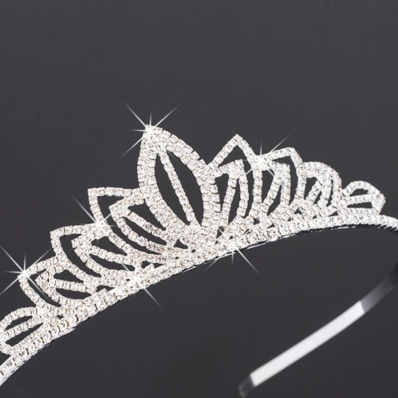 Обруч для волос Женский серебристый со стразами и короной