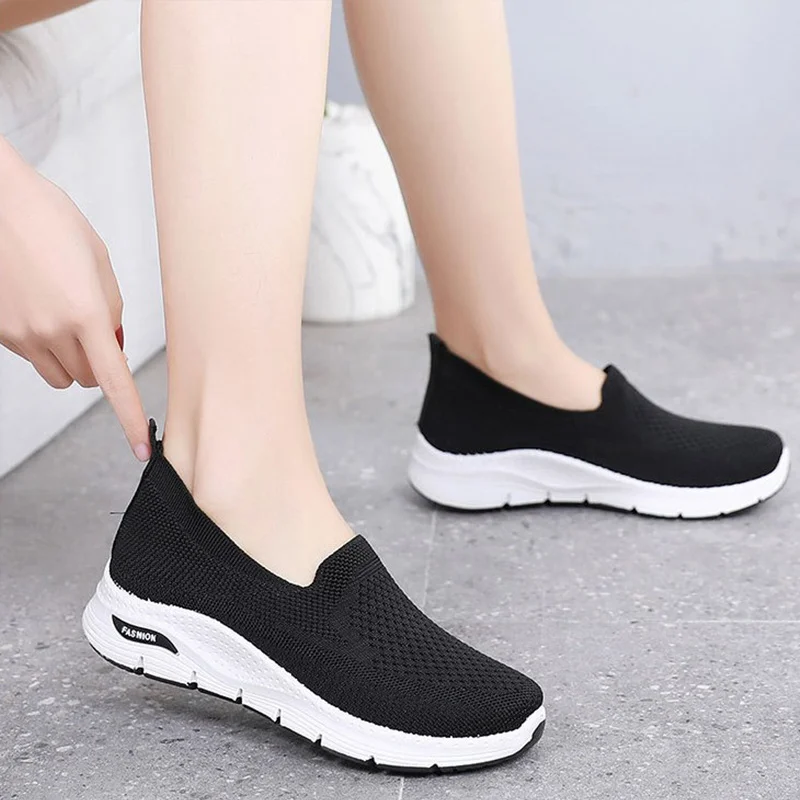 

2021 Women Flat Slip on Shoes Ladies Outdoor Lightweight Sneakers Summer Spring Casual Female Kintted Air Mesh Flats Shoes