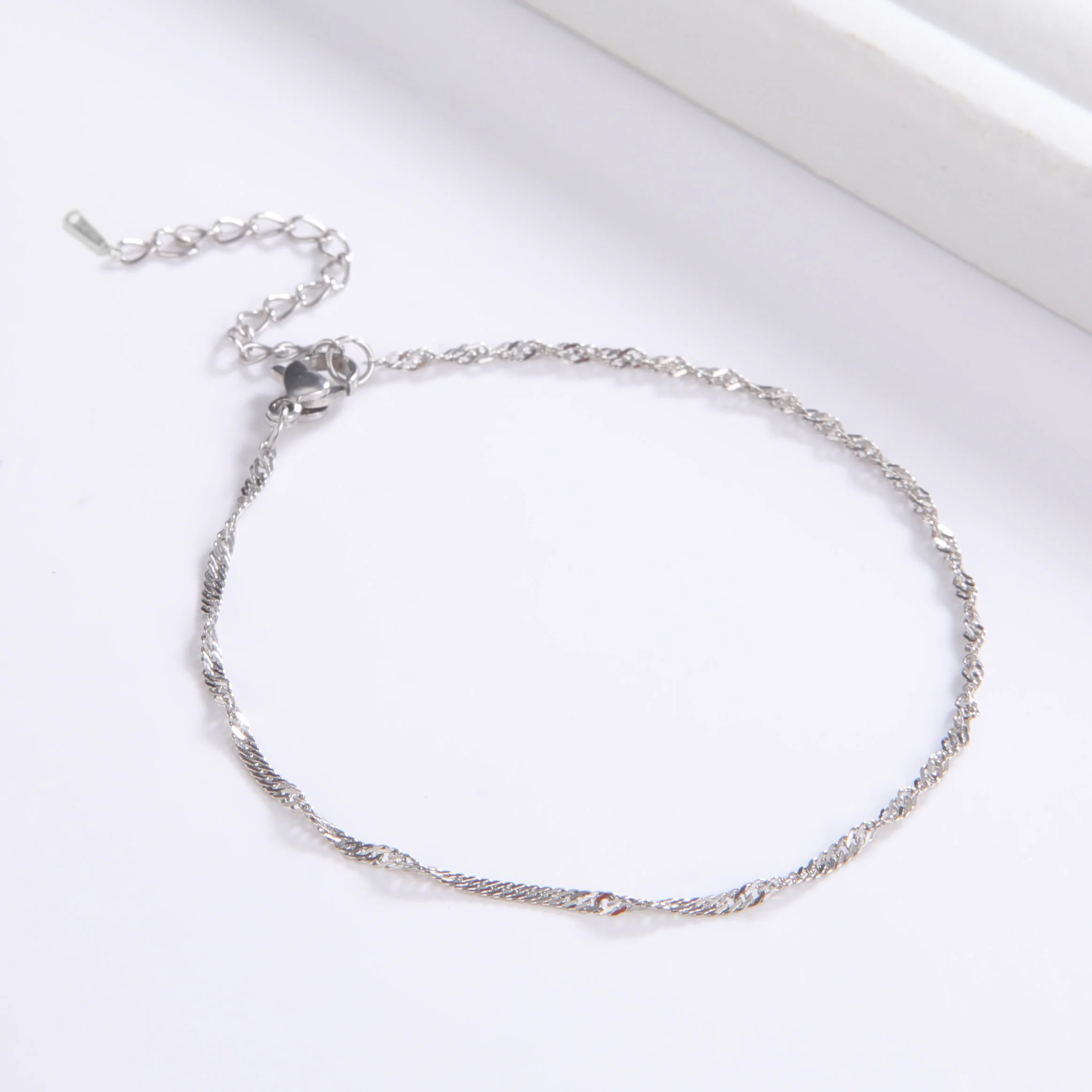 Skyrim модный браслет из нержавеющей стали с волнистыми носками золотой цвет