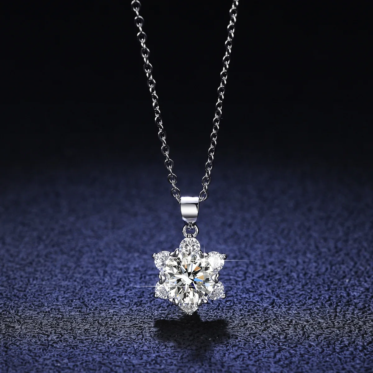 

Ожерелье из стерлингового серебра 925 пробы с бриллиантом 1 карат, простой классический кулон в виде снежинки, цепочка до ключиц для подарка п...