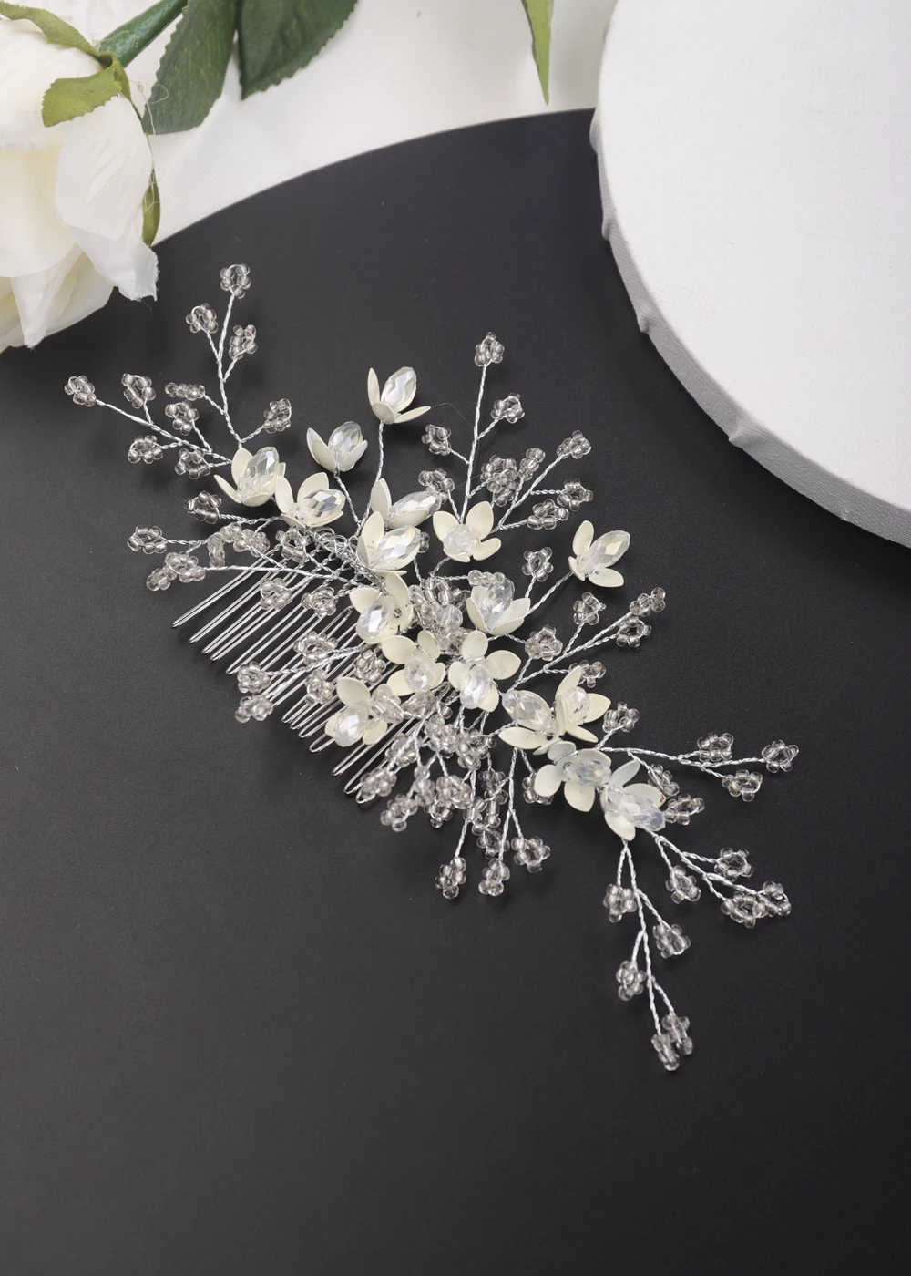 Свадебный гребень для волос невесты аксессуар из бисера цветочный головной убор