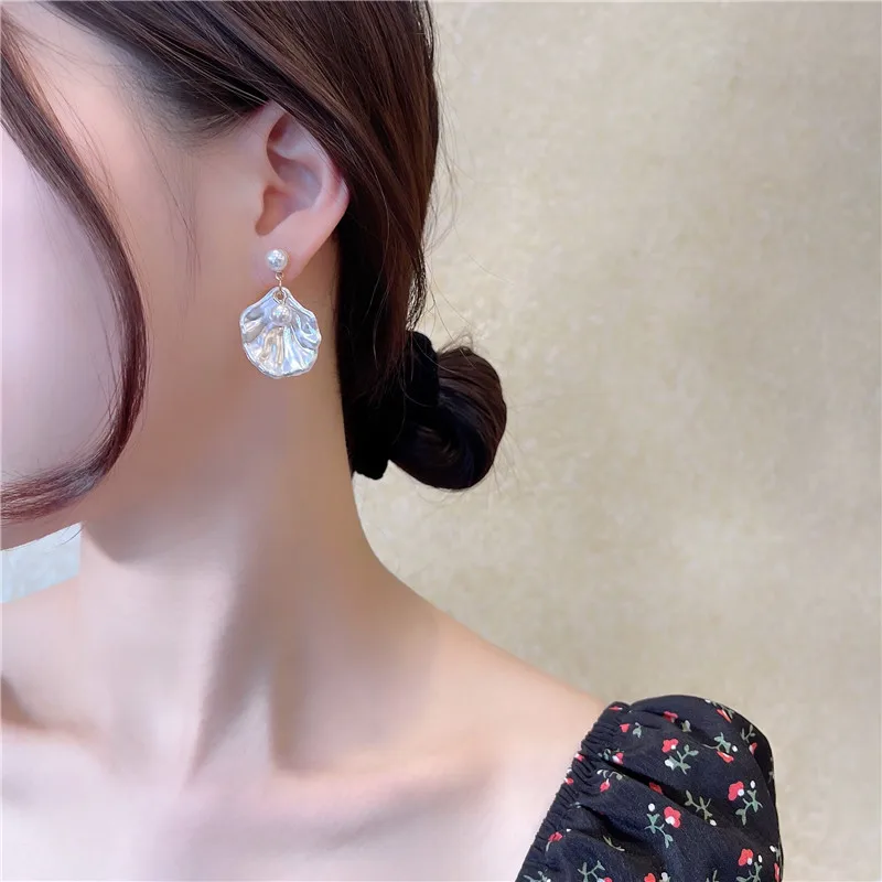 

Spring Festival new style retro natural shell pearl eardrop, earrings of Korean fashion woman 2021 jewelry wholesale party gifts