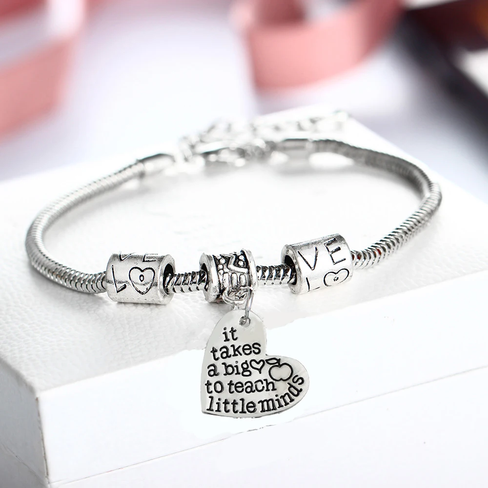 Ожерелье с подвеской в виде большого сердца чтобы научить маленького мозга