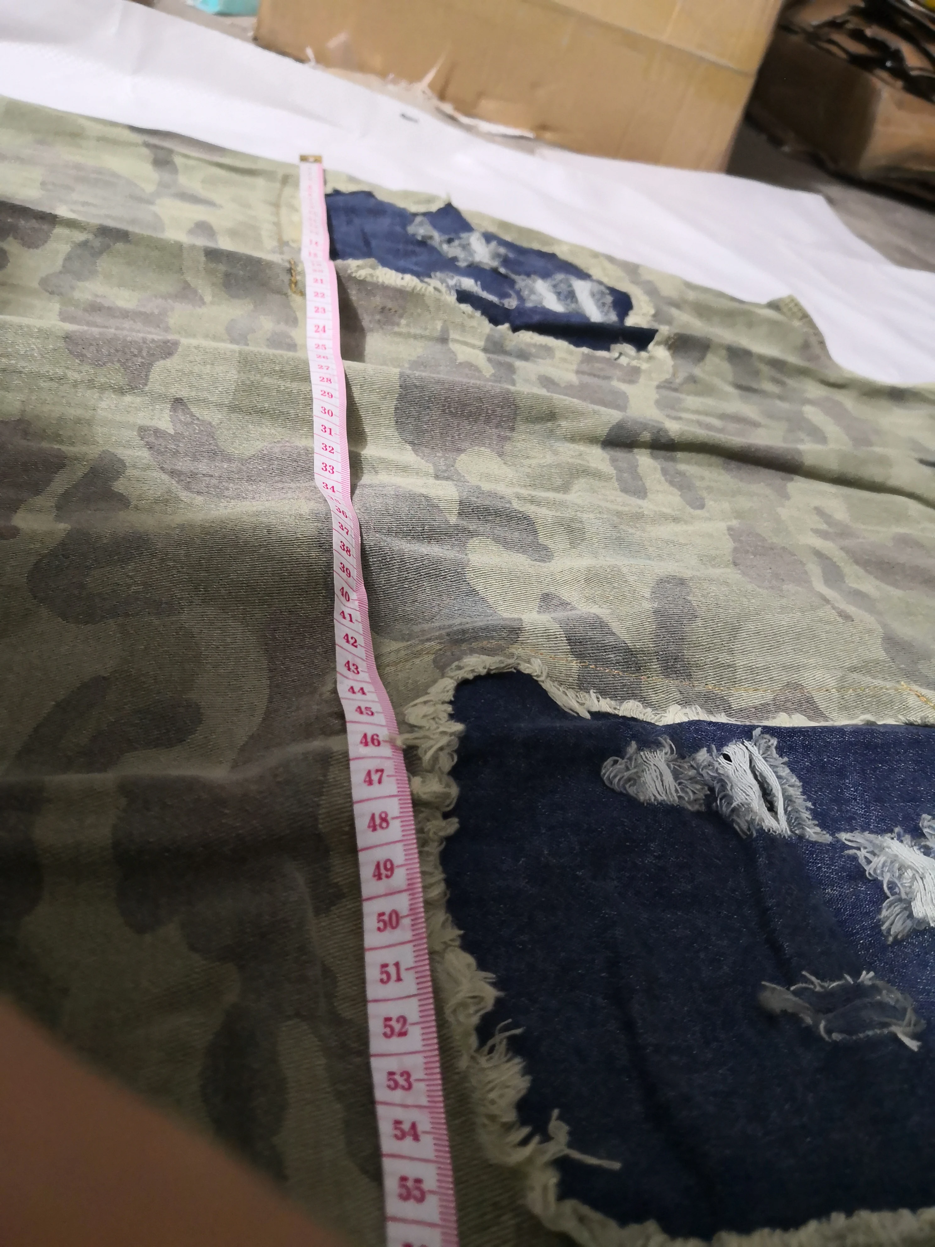 Камуфляжное лоскутное джинсовое платье женское свободное на лямках Ковбойское