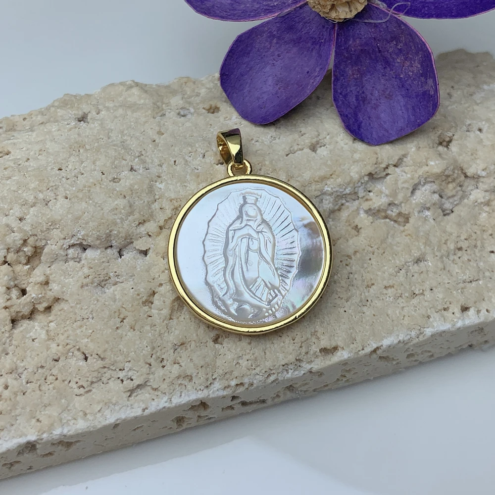 Ожерелье из натуральной белой морской ракушки с круглым крестом Святого