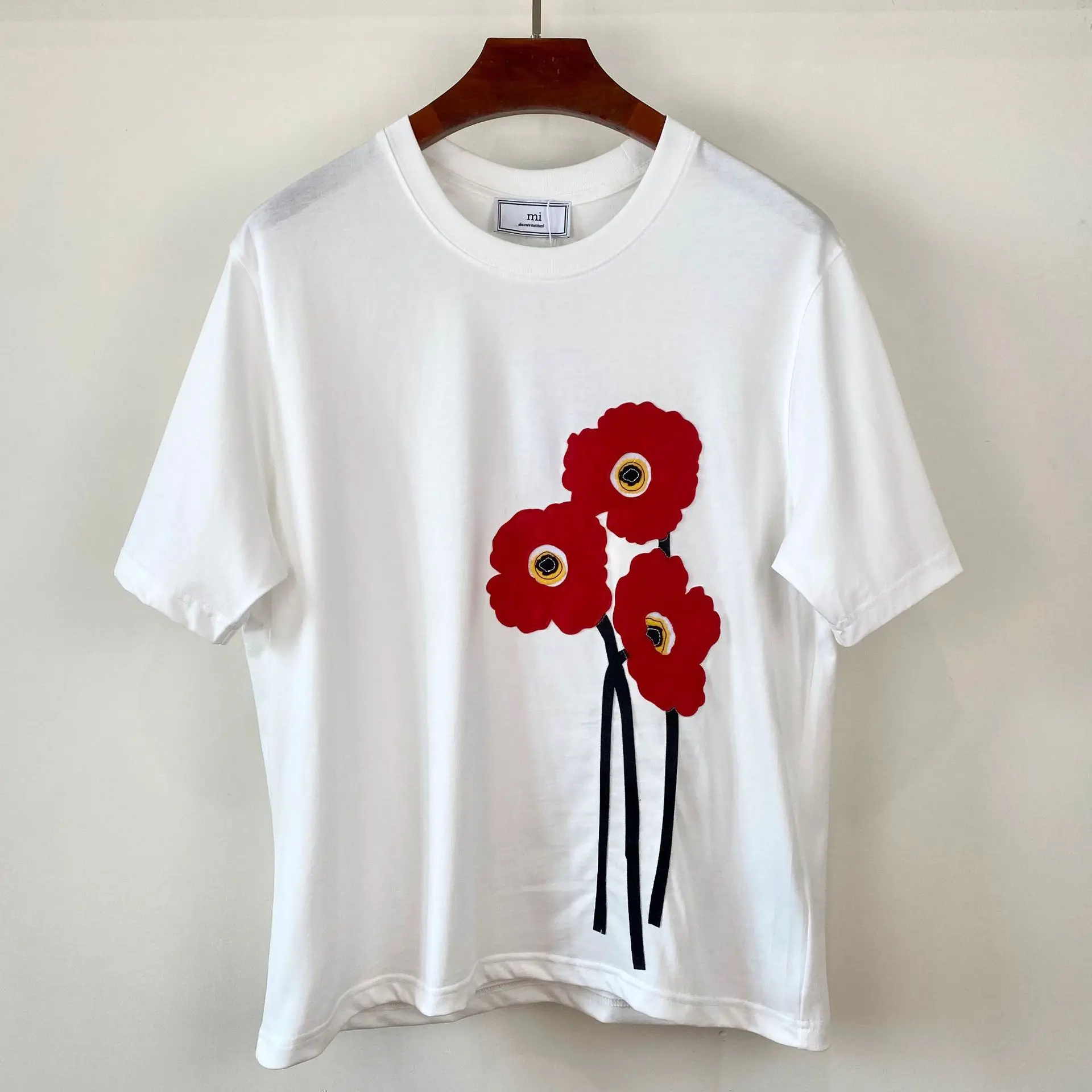 

2021 new women flower embroidery short-sleeved ladies T-shirt for women