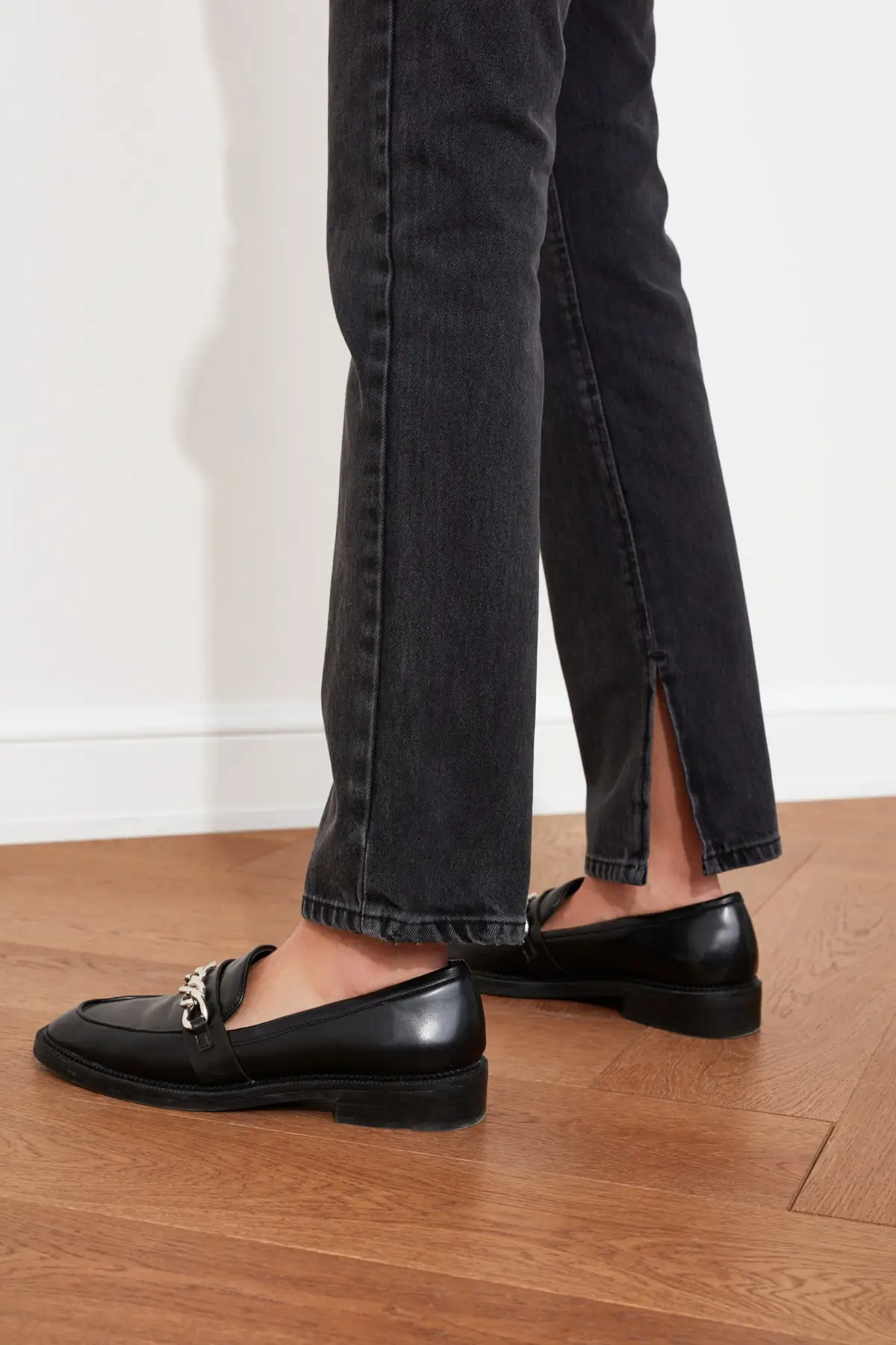 

Trendyol High Waist Tight Straight Jeans TWOSS21JE0036