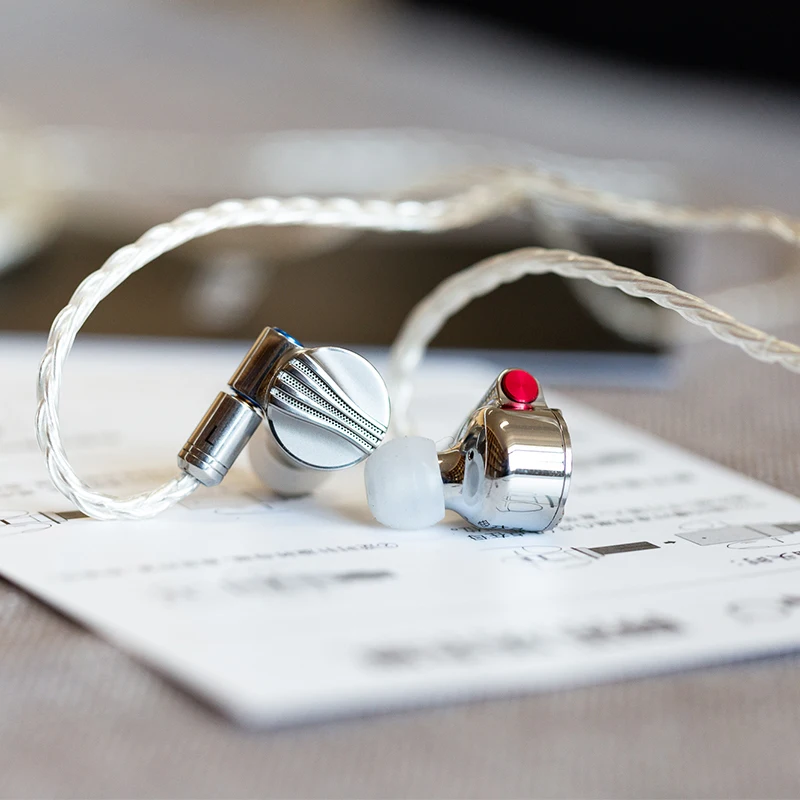 Динамические наушники вкладыши Fiio FD5 с покрытием из бериллия со сменными