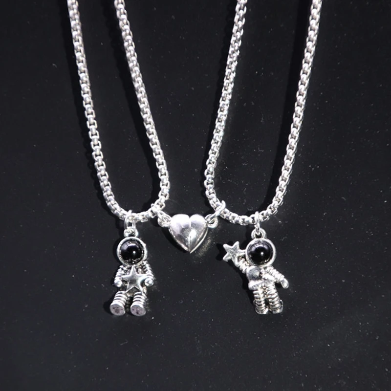

E56A Mutual Attraction Couple Matching Necklace Astronaut Pendant with Magnet 2 Pieces Gifts Promised by Astronaut Friends
