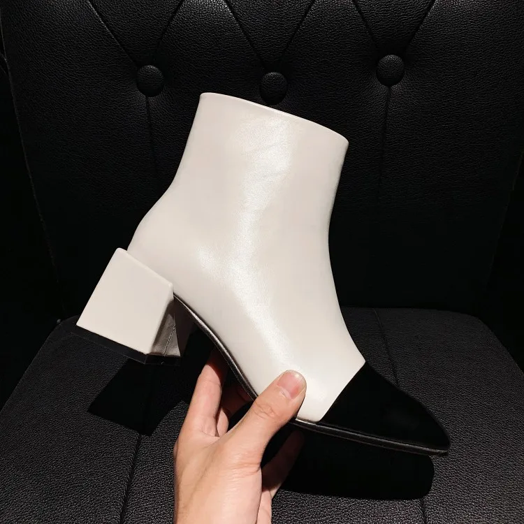 Классические ботильоны белого и черного цвета с блокировкой удобные зимние