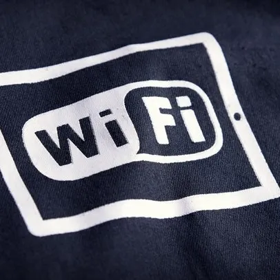 Мужские черные брюки карго с буквенным принтом нагрудник печатным рисунком