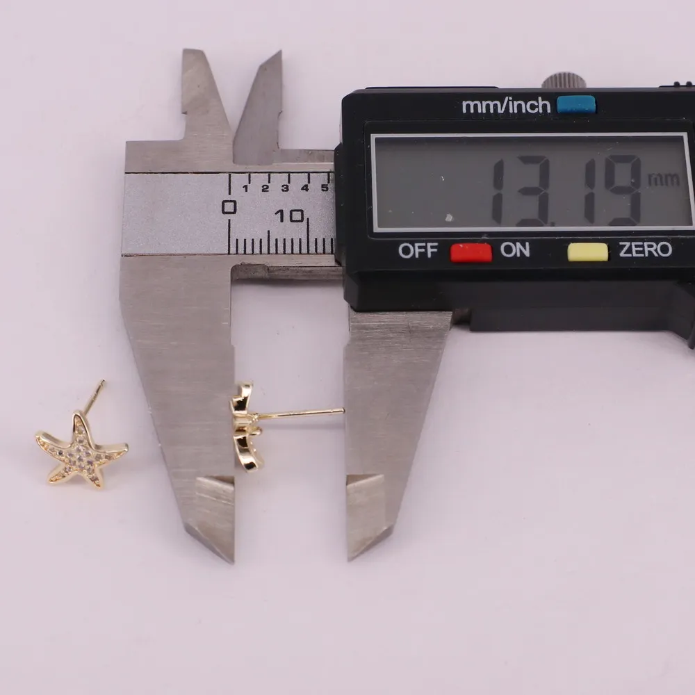 Латунные серьги-гвоздики в виде морской звезды с серебряным кубическим