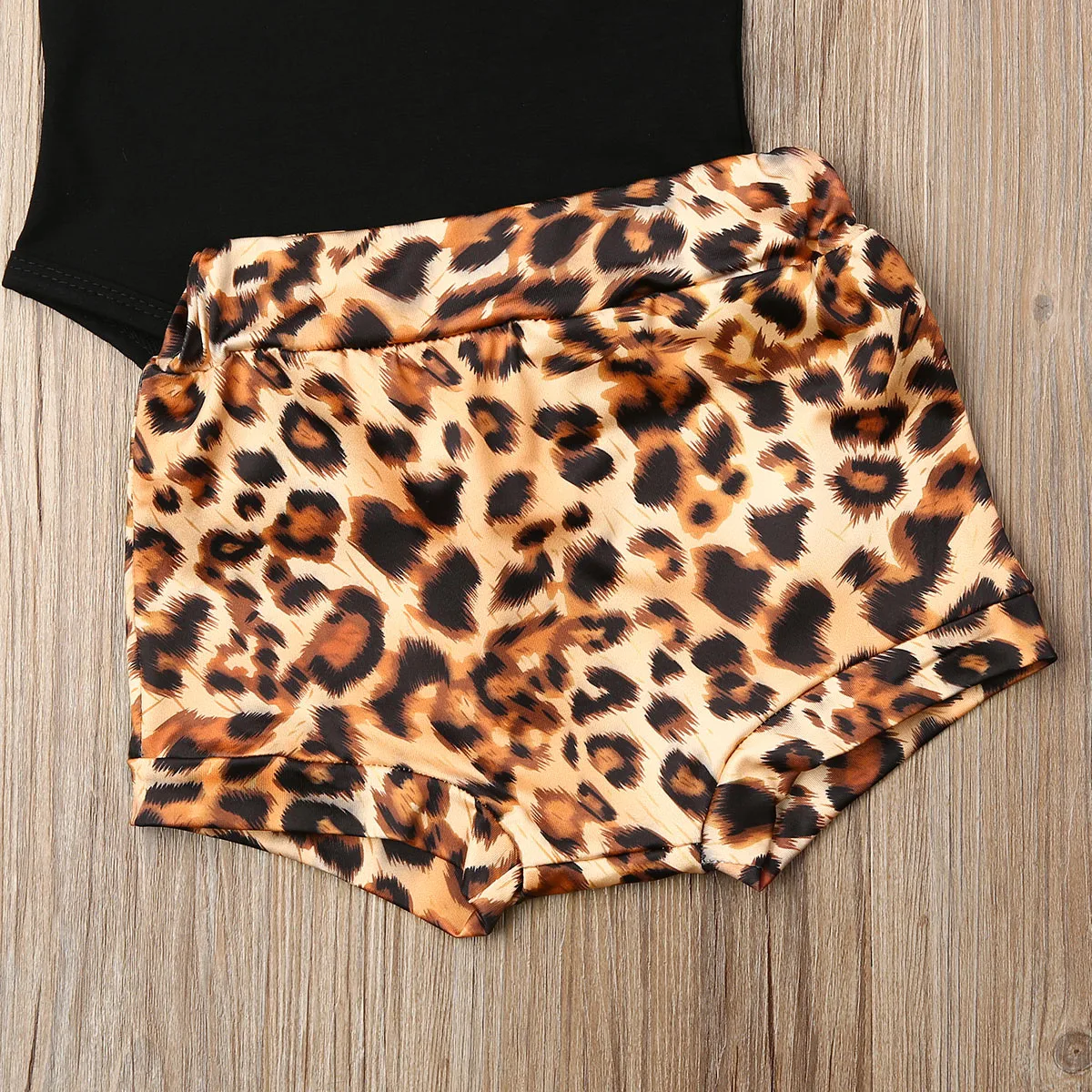 3 шт. боди с надписью и шорты леопардовым принтом