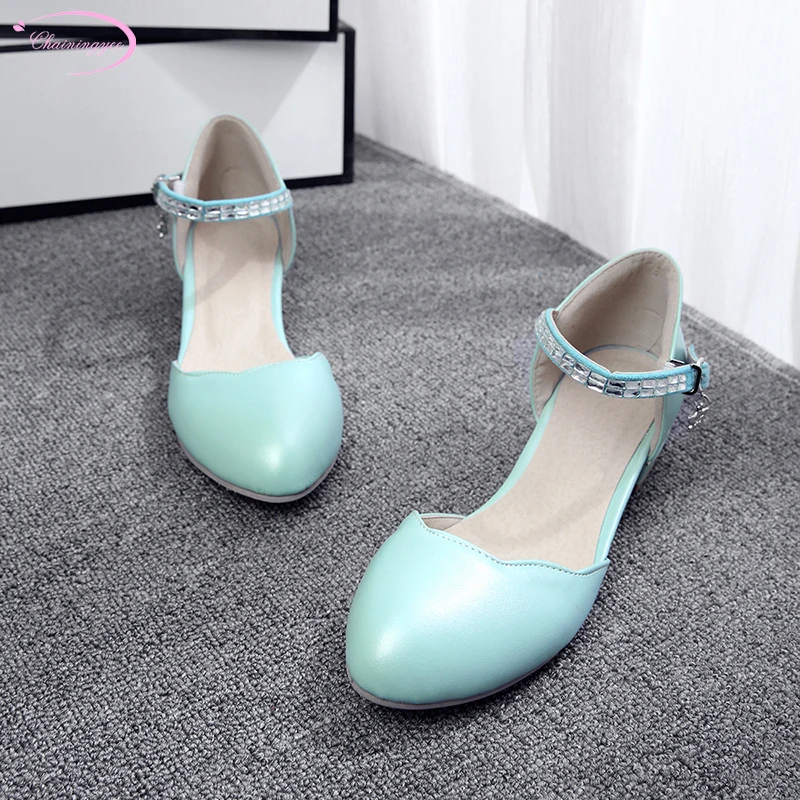 Милые стильные летние прохладные сандалии удобные с круглым носком на ремешке