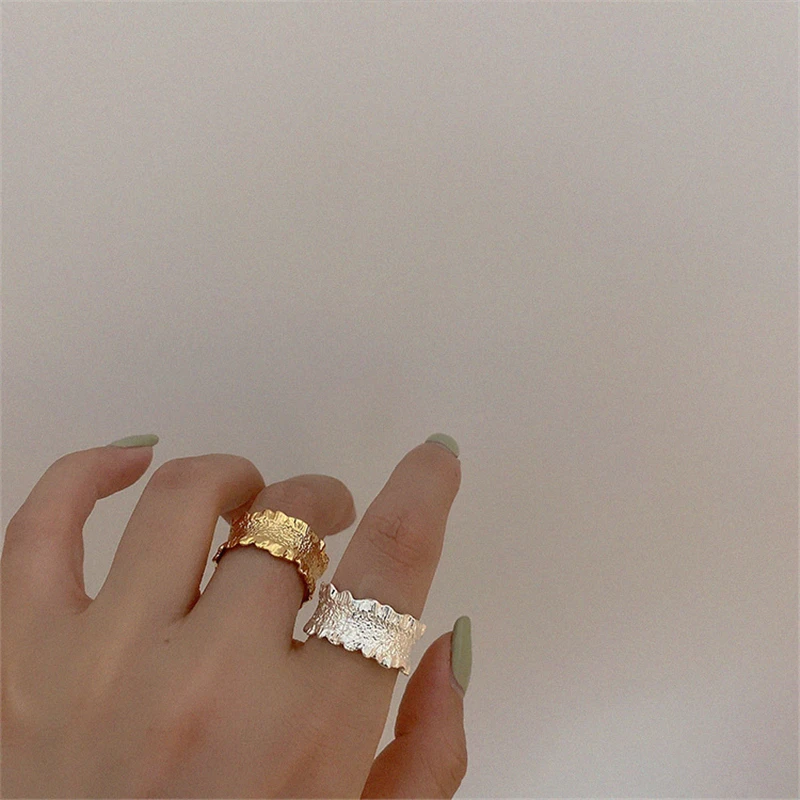 Женское открытое металлическое кольцо нестандартное золотистое в Корейском