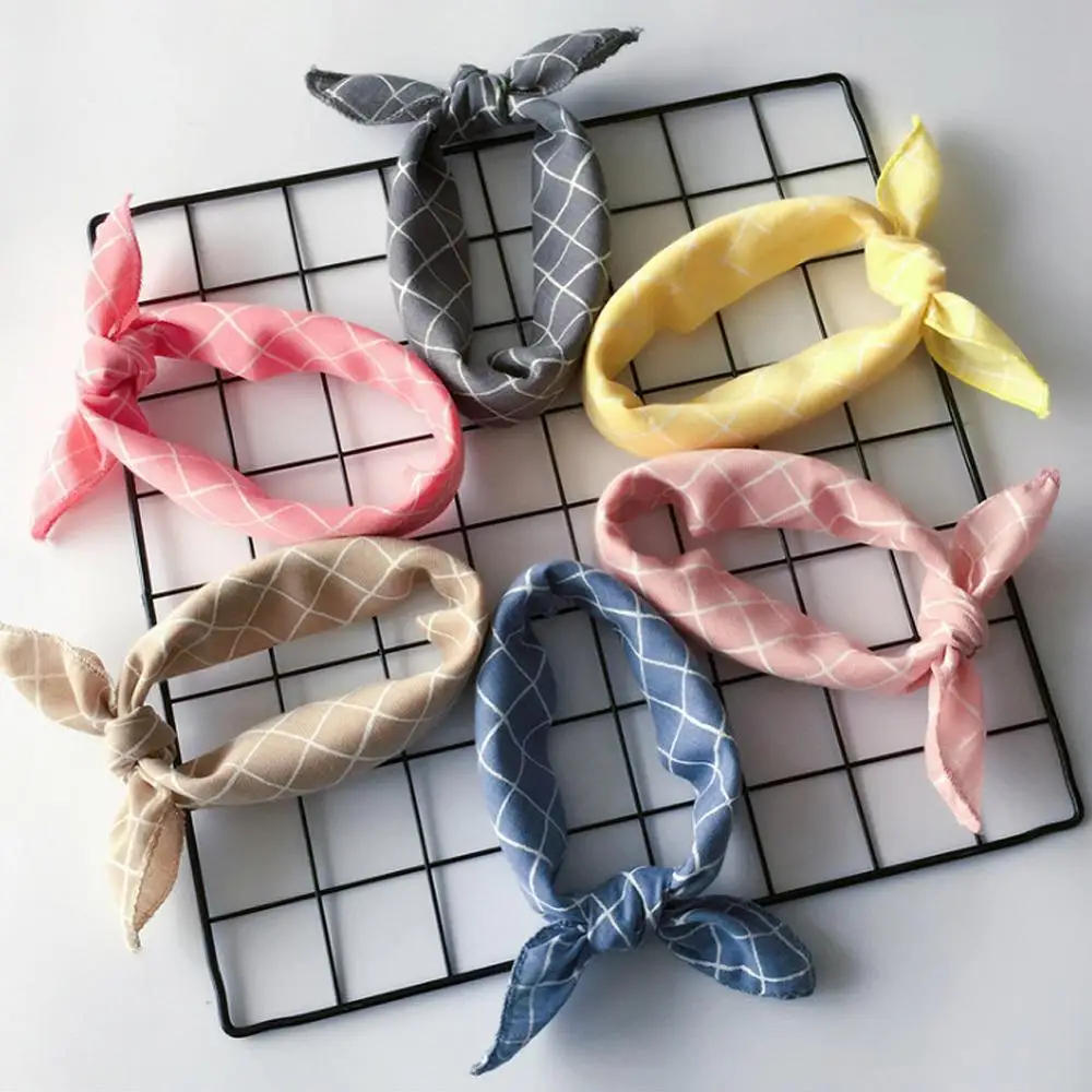 

New Plaid Dots Style Winter Pet Bandanas Cotton Washable Dog Bandanas Scarf Bowties Collar Pet Square Bib For Puppies Kittens