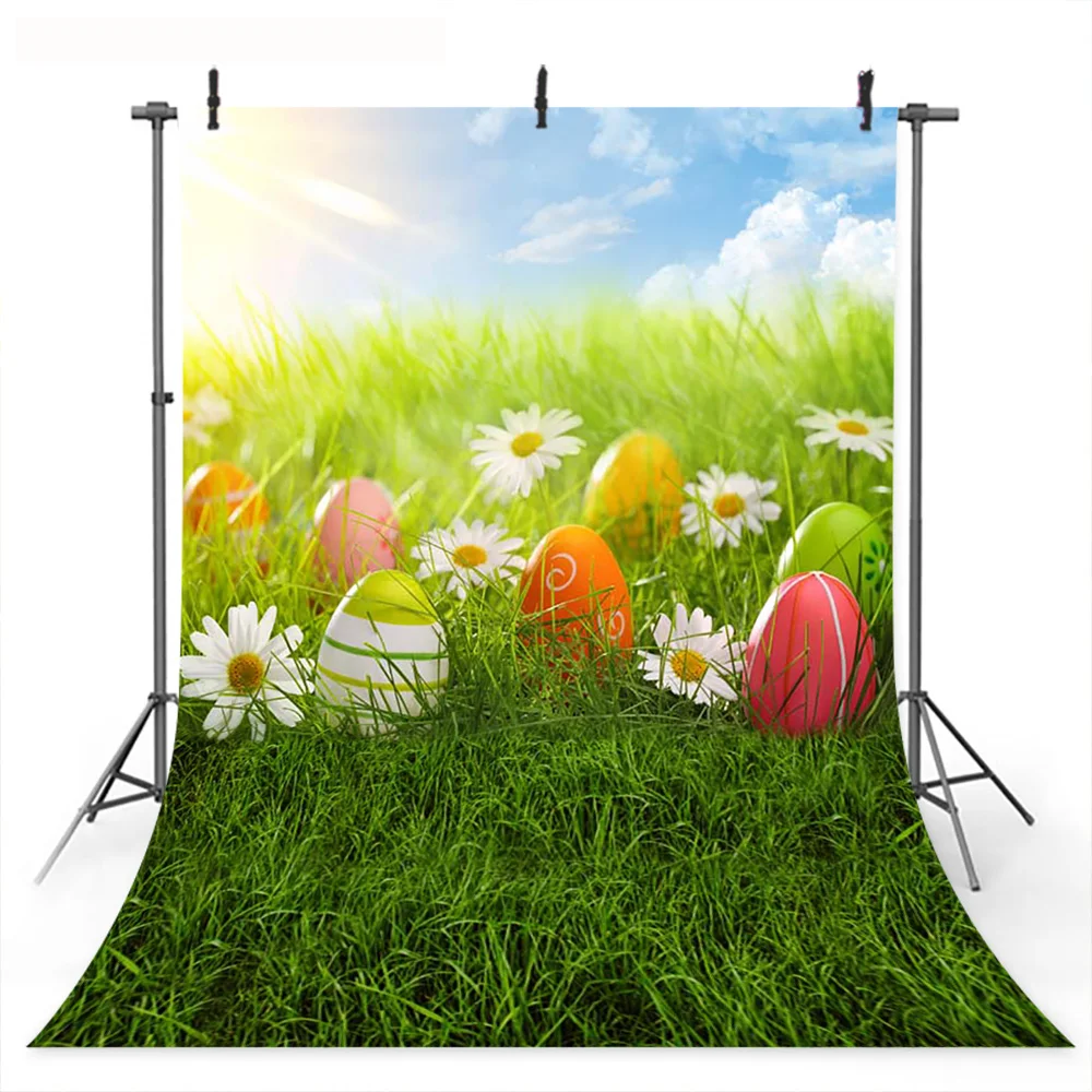 Фон для фотосъемки с изображением весенней зеленой лужайки белого дикого цветка